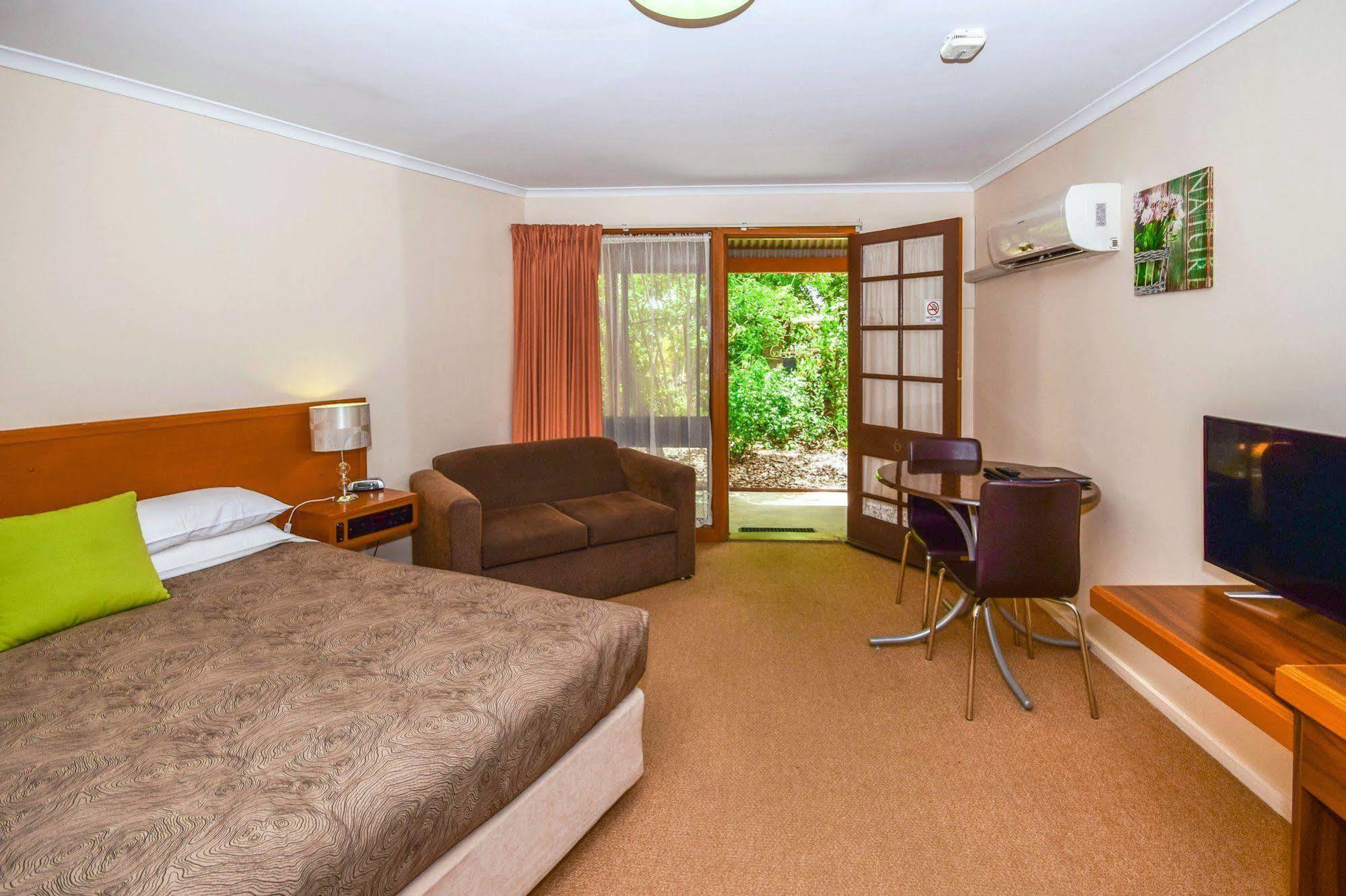 River Country Inn (Adults Only) Moama Buitenkant foto