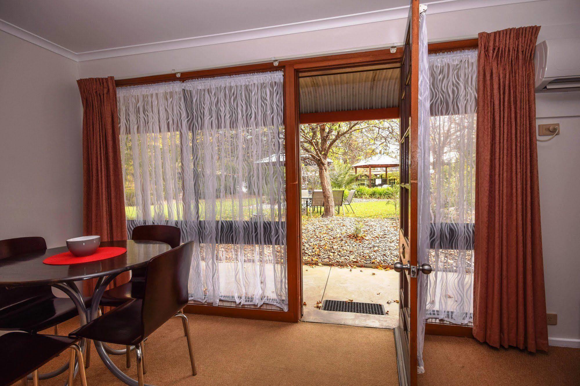 River Country Inn (Adults Only) Moama Buitenkant foto